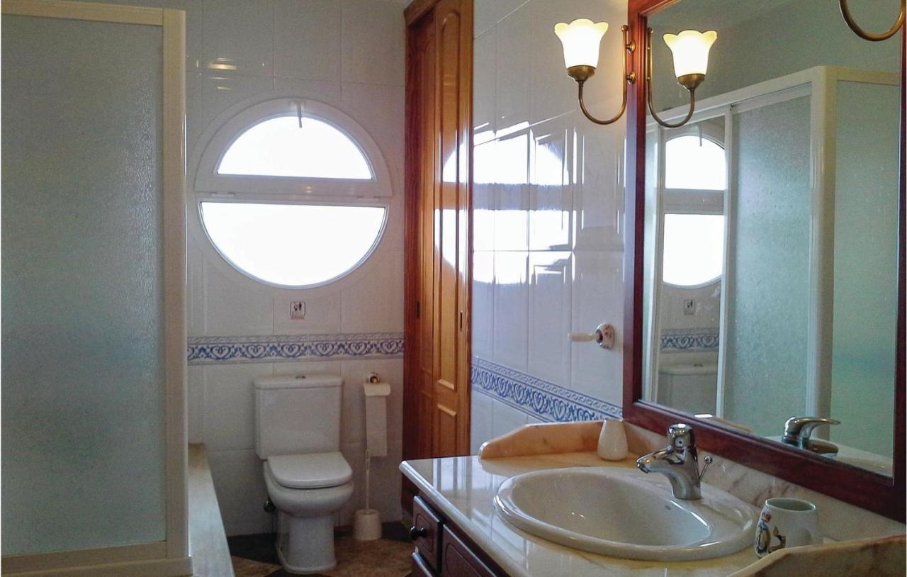 Awesome Home In Portman With Kitchen Luaran gambar